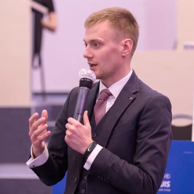 Максим